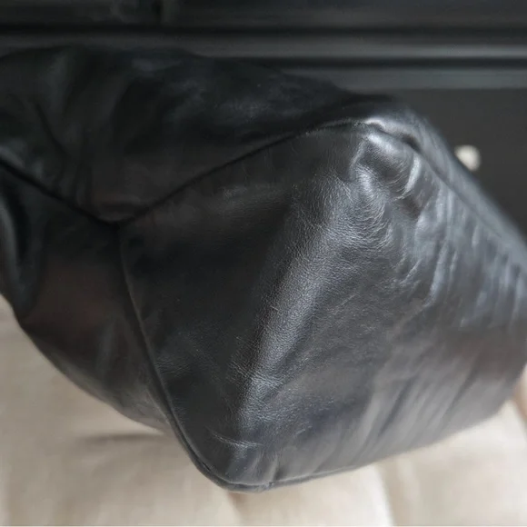 Gucci Elegant Black Leather Hobo Handbag - Picture 14 of 15